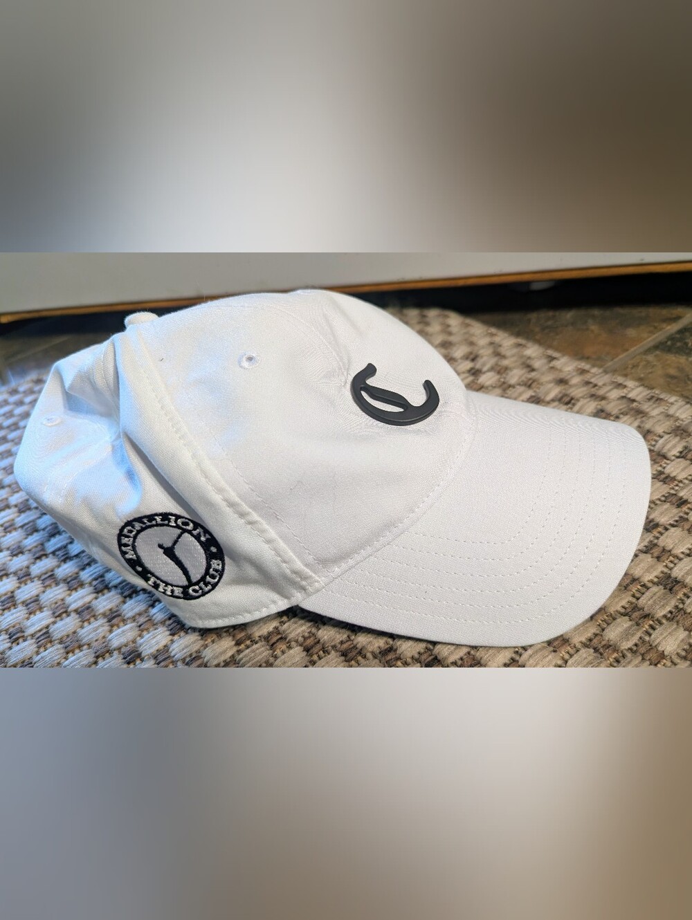 Callaway Medallion The Club White and Black Golf Hat Adjustable Country Club